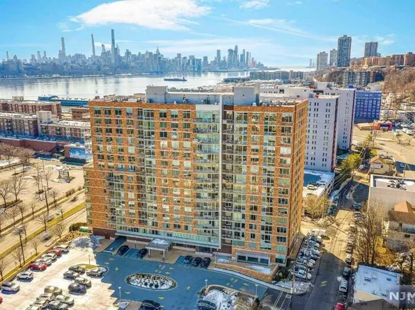 1709 Hudson Park #1709, Edgewater, NJ 07020