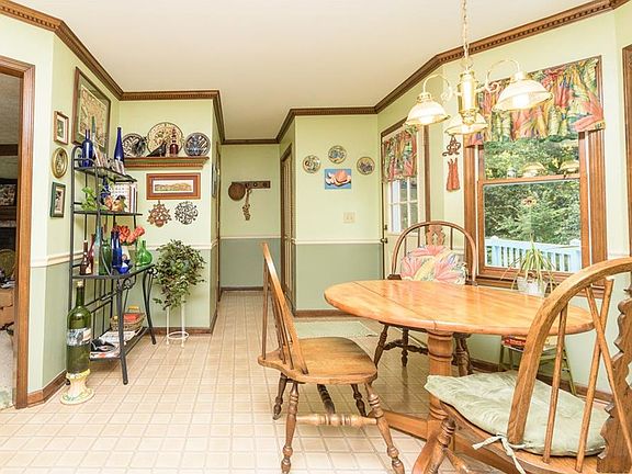 3rd image of 2568 Oak Village Pl NE