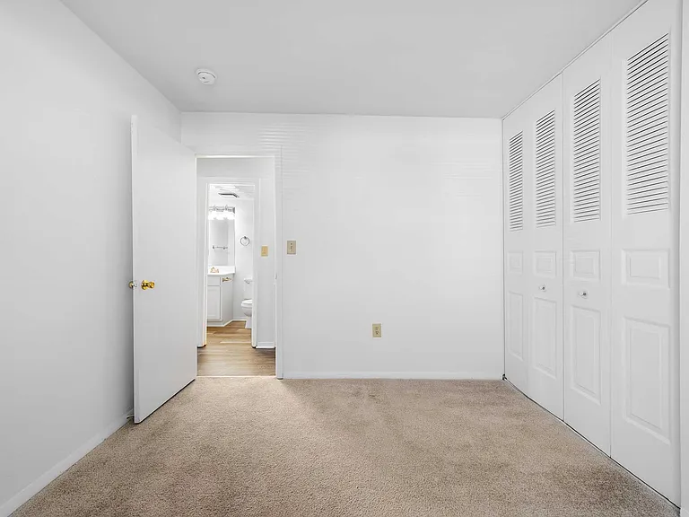 Foxridge Apartment Homes — Photo 212