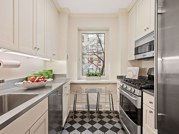 3rd image of 860 5th Ave APT 3E