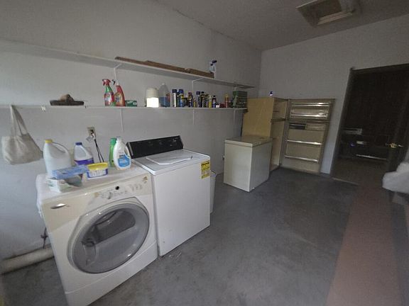 5th image of 175 SE Magnolia Ln