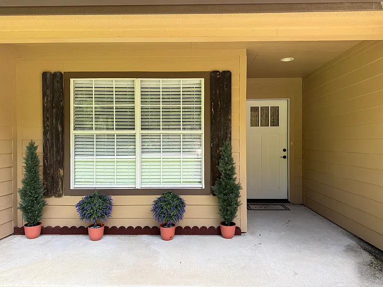 165 Southland Dr — Photo 3