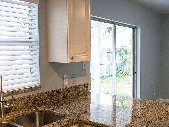 5th image of 3819 Sunnybank Dr