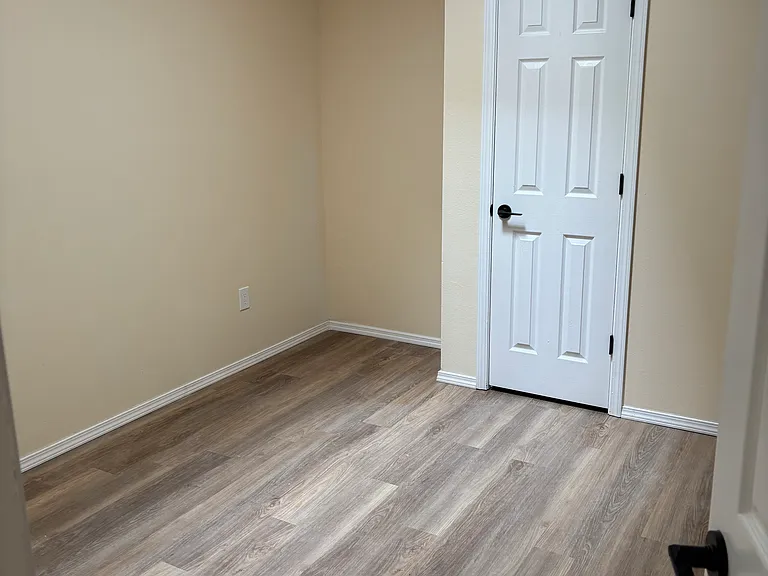 300 Geraldine Loop SE #A — Photo 7