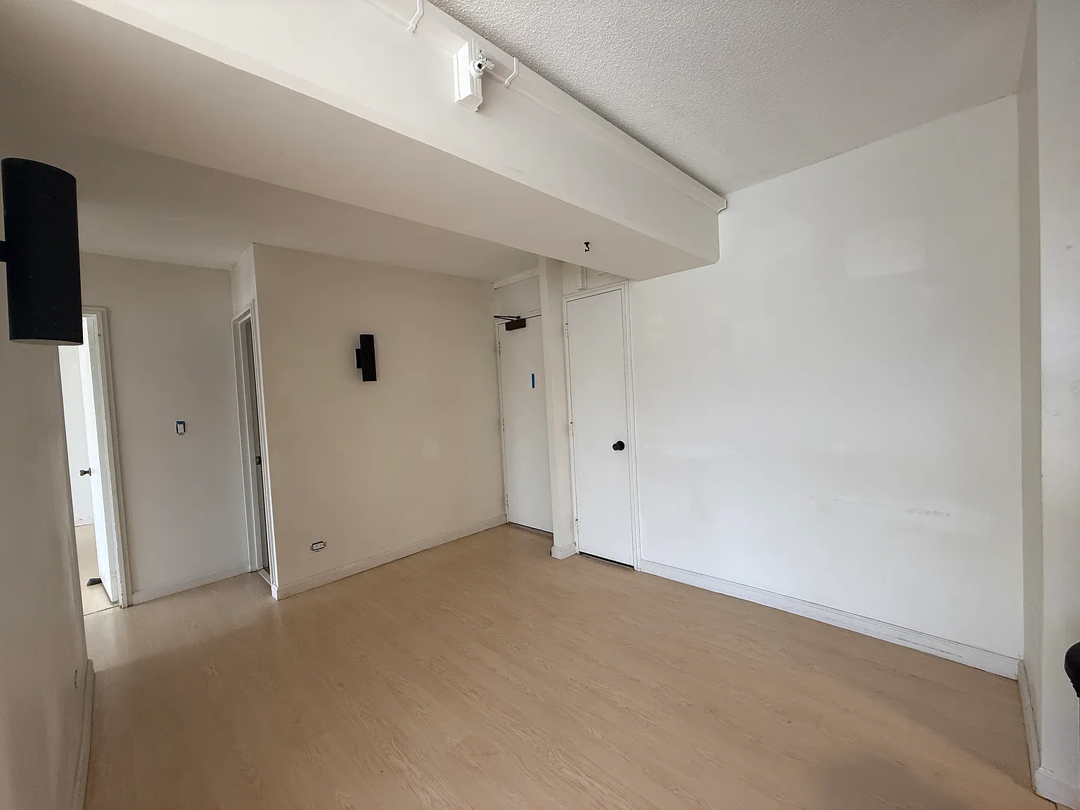 2 bed, 831 sqft, $3,200 — Photo 3