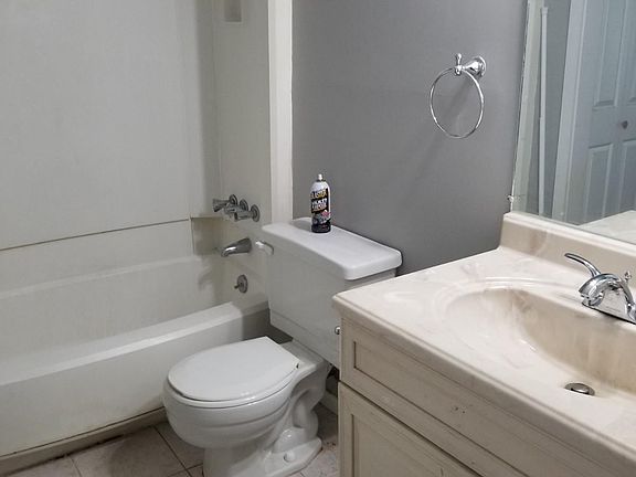 3rd image of 14 Royalgate Dr