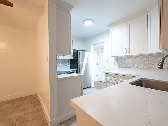 3rd image of 396 Bellevue Ave #208