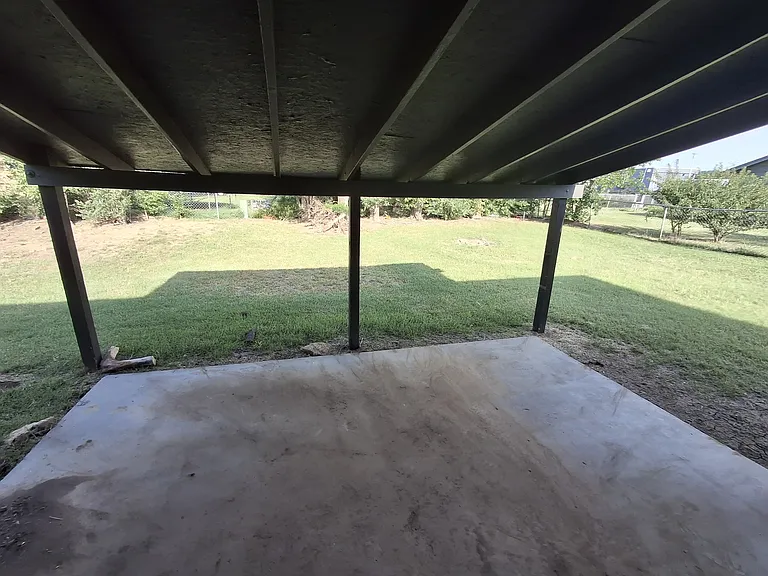 111 SE Coachman Dr — Photo 15
