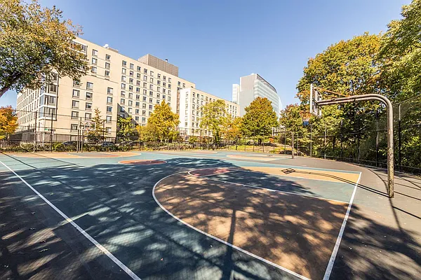 Rented by Clove Realty LLC | media 16