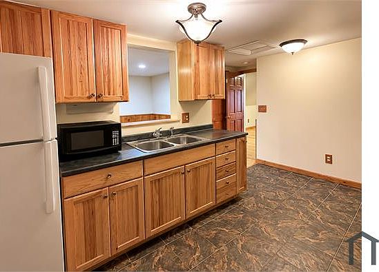 3rd image of 9 Weir Ave #3