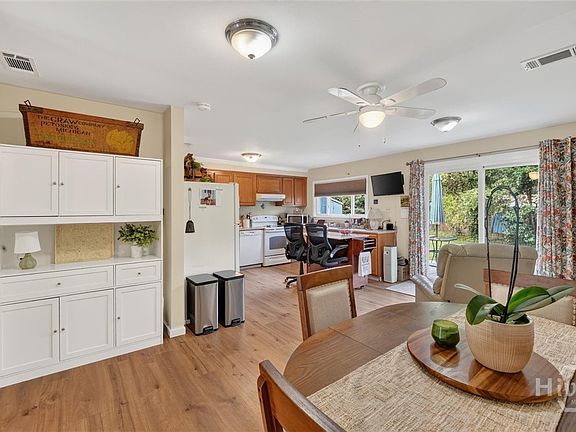 4th image of 406 Willow Road