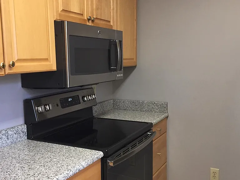 303 Walnut St — Photo 8