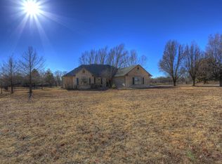 1430 W Hillcrest Dr, Mustang, OK 73064