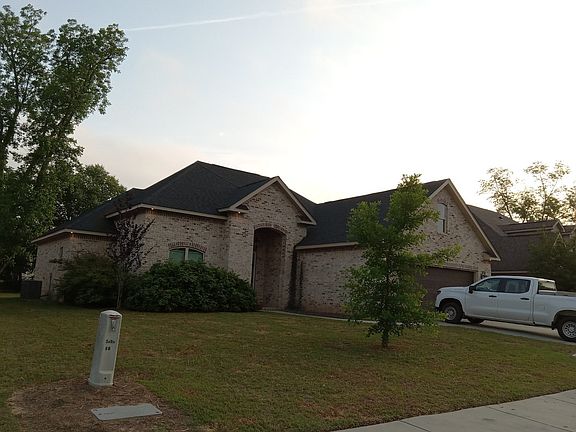 3rd image of 126 Parkview Grv