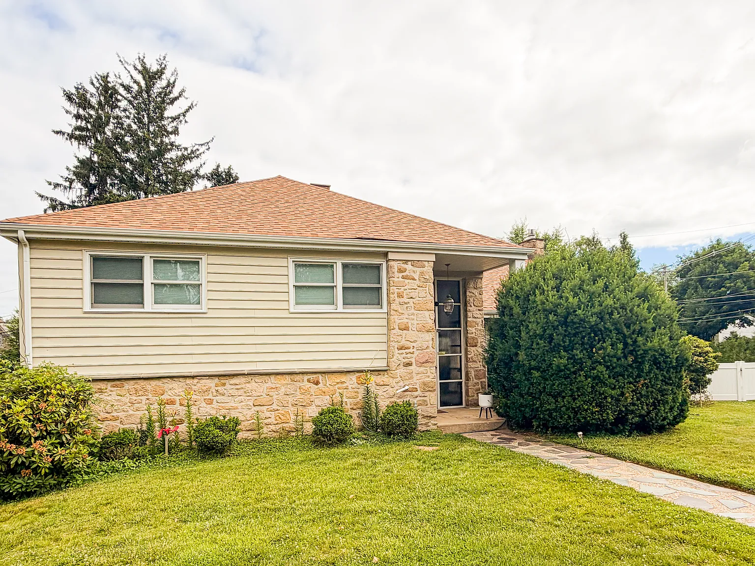 4 bed, 2766 sqft, $4,950 — Photo 1