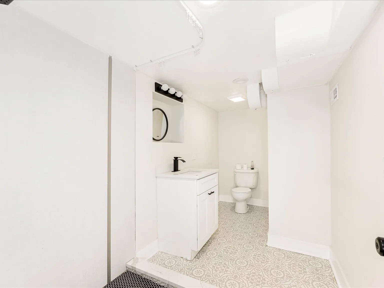 4849 West Hutchinson Street G — Photo 3