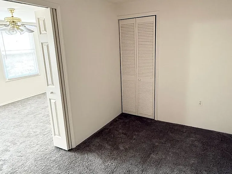 1732 Farmington Ct — Photo 13