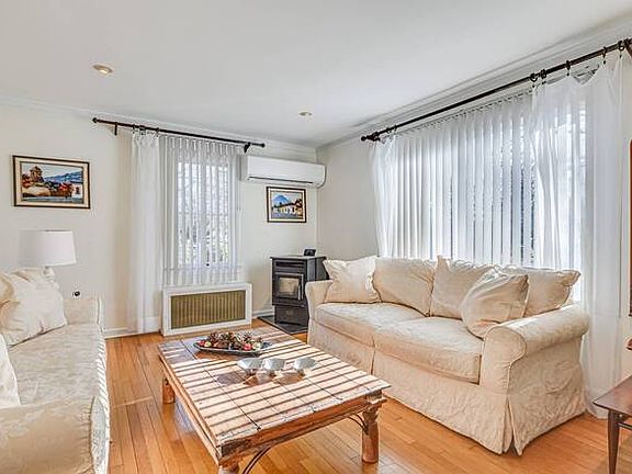 5th image of 13 Fairview Ave