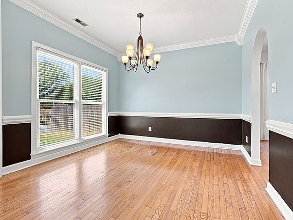 5th image of 146 Leathertree Ln
