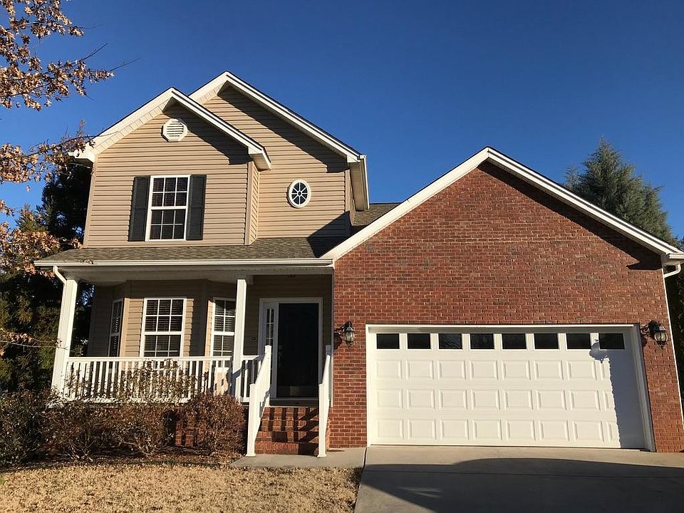 1st image of 3125 Pin Oaks Cir NE