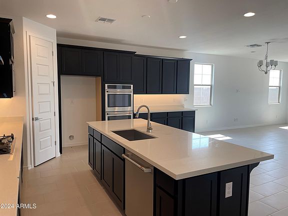 2nd image of 10257 W COLUMBUS Avenue