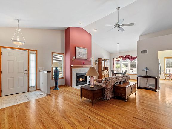 3rd image of 11415 Foxwoods Dr