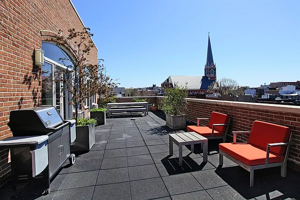 Sold by Corcoran | media 24