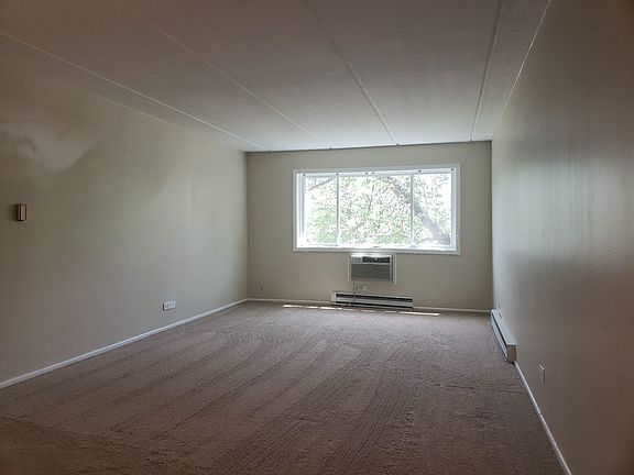 3rd image of 919 N Boxwood Dr APT 303