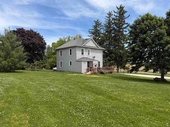 110 Suttle Creek Rd, Monona, IA 52159