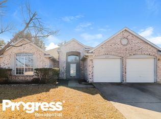 2220 Edinburgh St, Arlington, TX 76018