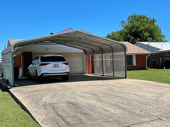 3rd image of 1916 Green Meadows Dr