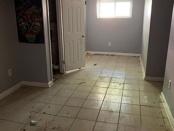 5th image of 2619 Garrett Ave