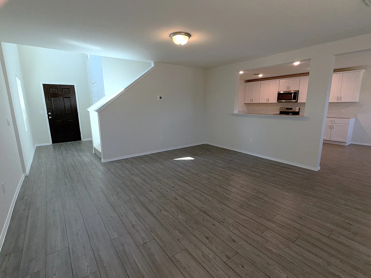 4 bed, 1824 sqft, $2,100 — Photo 3