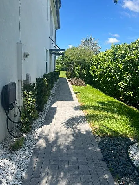 3 bed, 2.5 bath, 2096 sqft, $3,600 — Photo 3