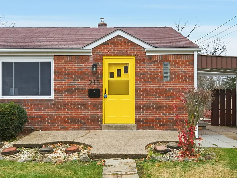 215 McMasters Dr — Photo 24