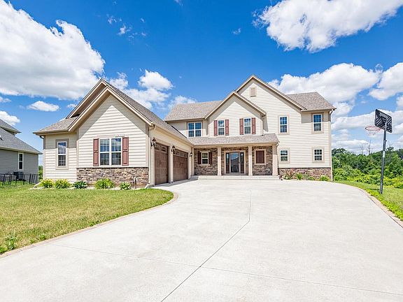 2nd image of N88W18648 Duke COURT