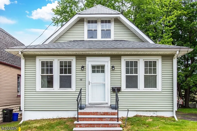 4 bed, 2.0 bath, $4,300 — Photo 1