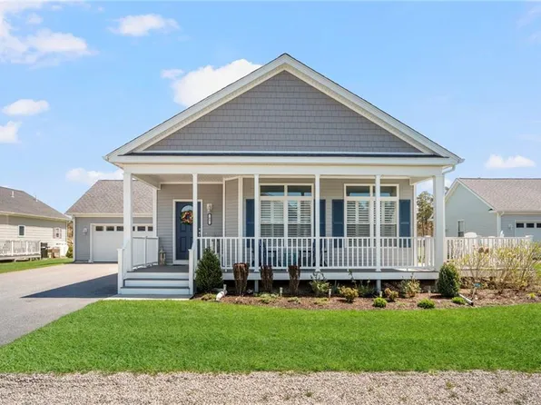 61 Sand Wedge Ln, South Kingstown, RI 02879