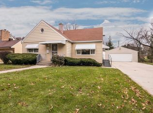 919 Scottswood Rd, Rockford, IL 61107