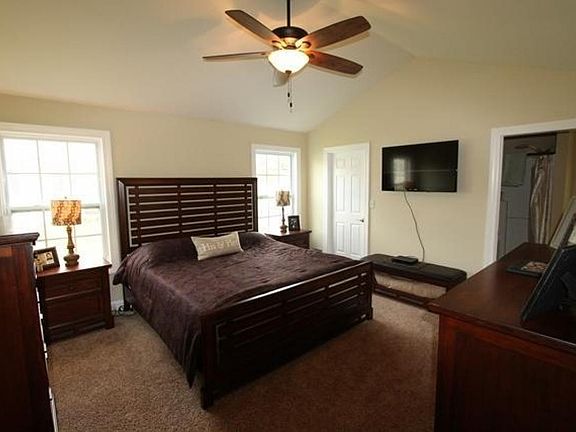 5th image of 629 S Woodpine Dr