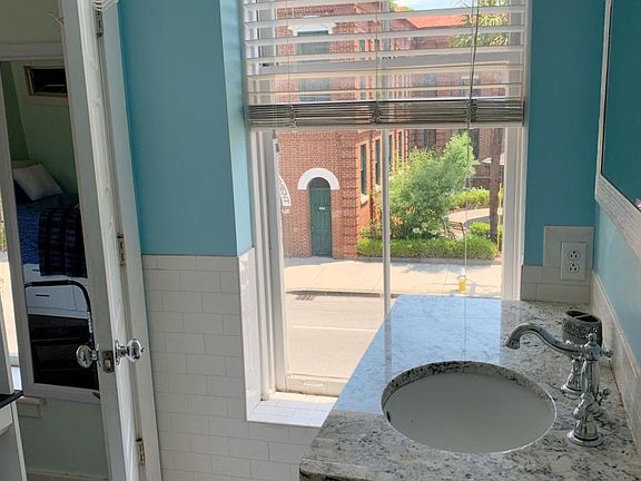 5th image of 54 Wentworth St APT 1