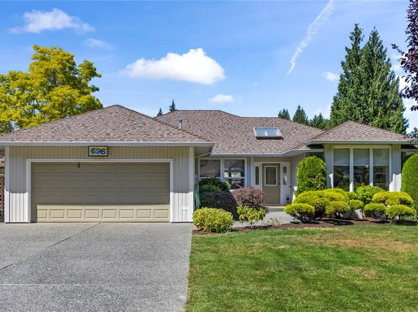 696 Redwood Dr, Qualicum Beach, BC V9K 2J2