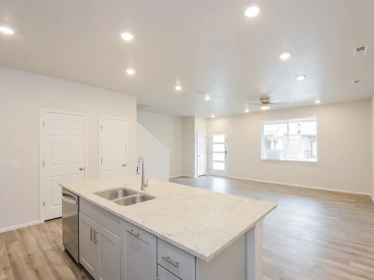13971 Vispo Way — Photo 11