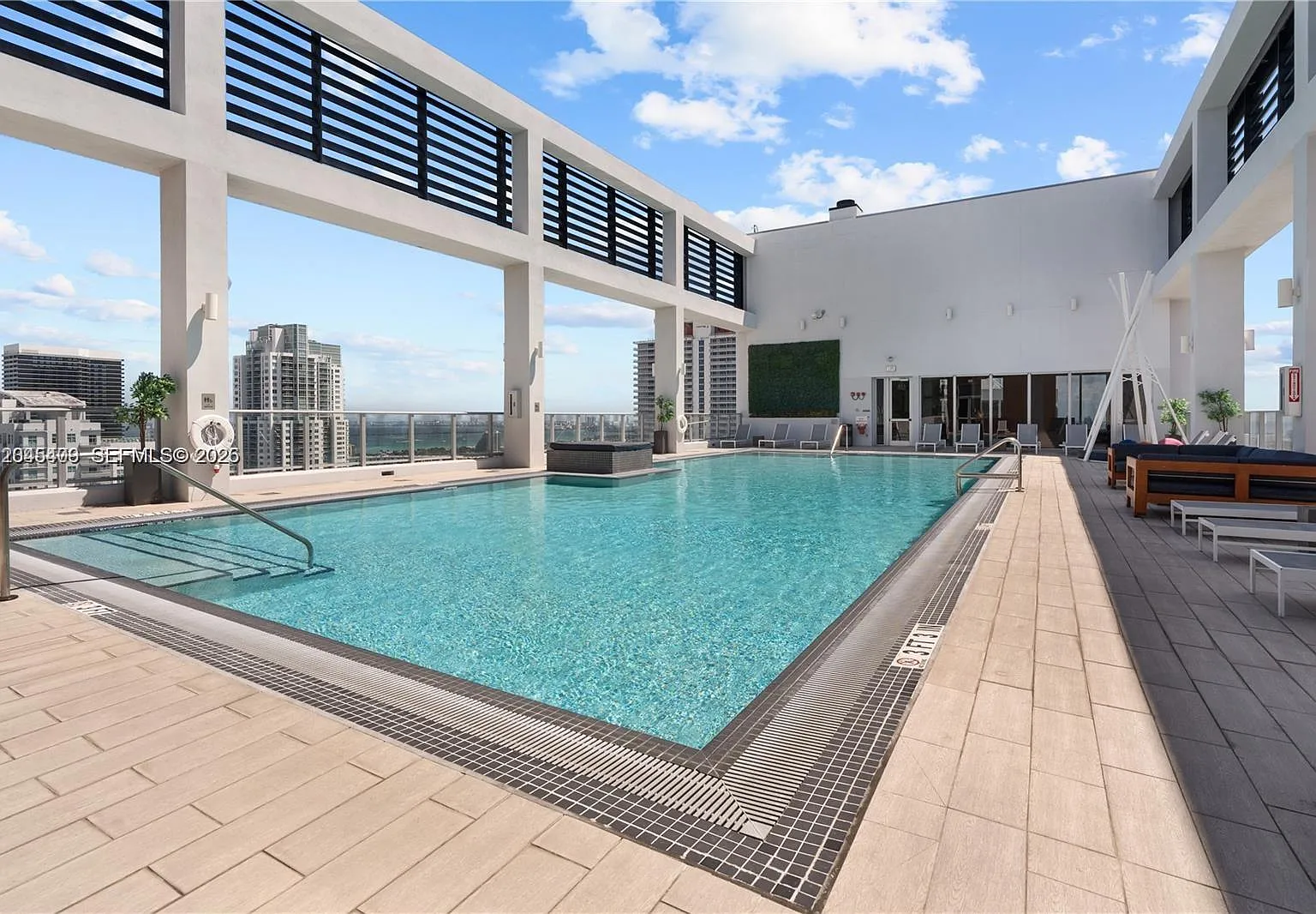 Centro Condo — Photo 1