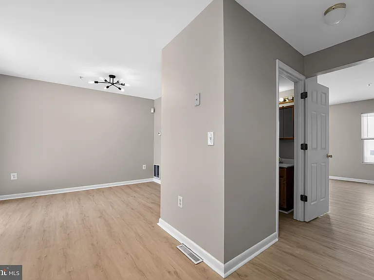 4630 Warren Tree Way — Photo 2