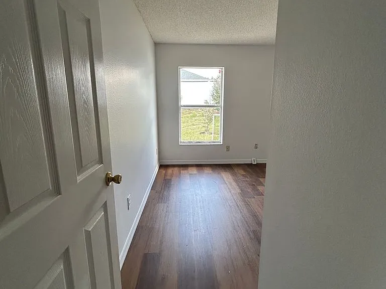 136 Grantham Dr — Photo 5