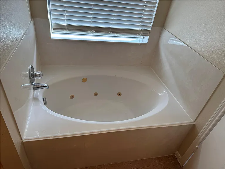 9347 Eaglewood Spring Dr — Photo 18