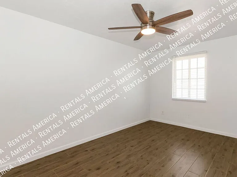 525 E Linden St — Photo 12