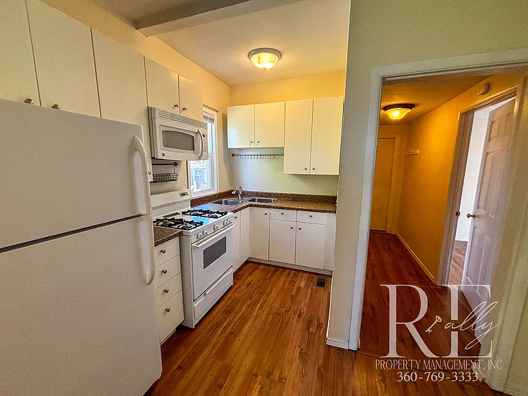 1215B Burwell St — Photo 5