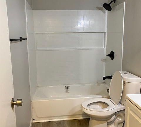 5th image of 3820 45th St APT 1